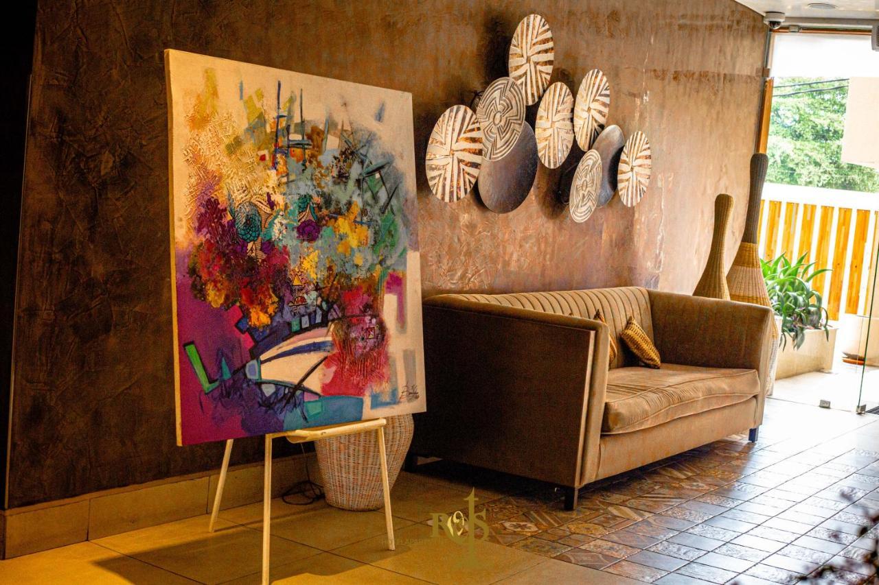 Roots Hotel Apartments Abidjan Luaran gambar