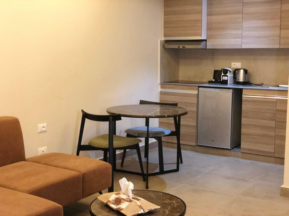Roots Hotel Apartments Abidjan Luaran gambar